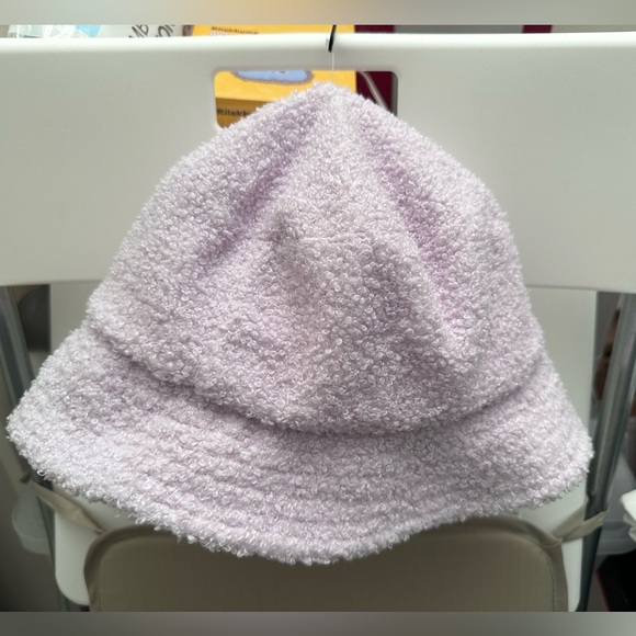 💟New urban Outfitters bucket hat in lilac color - Picture 2 of 4